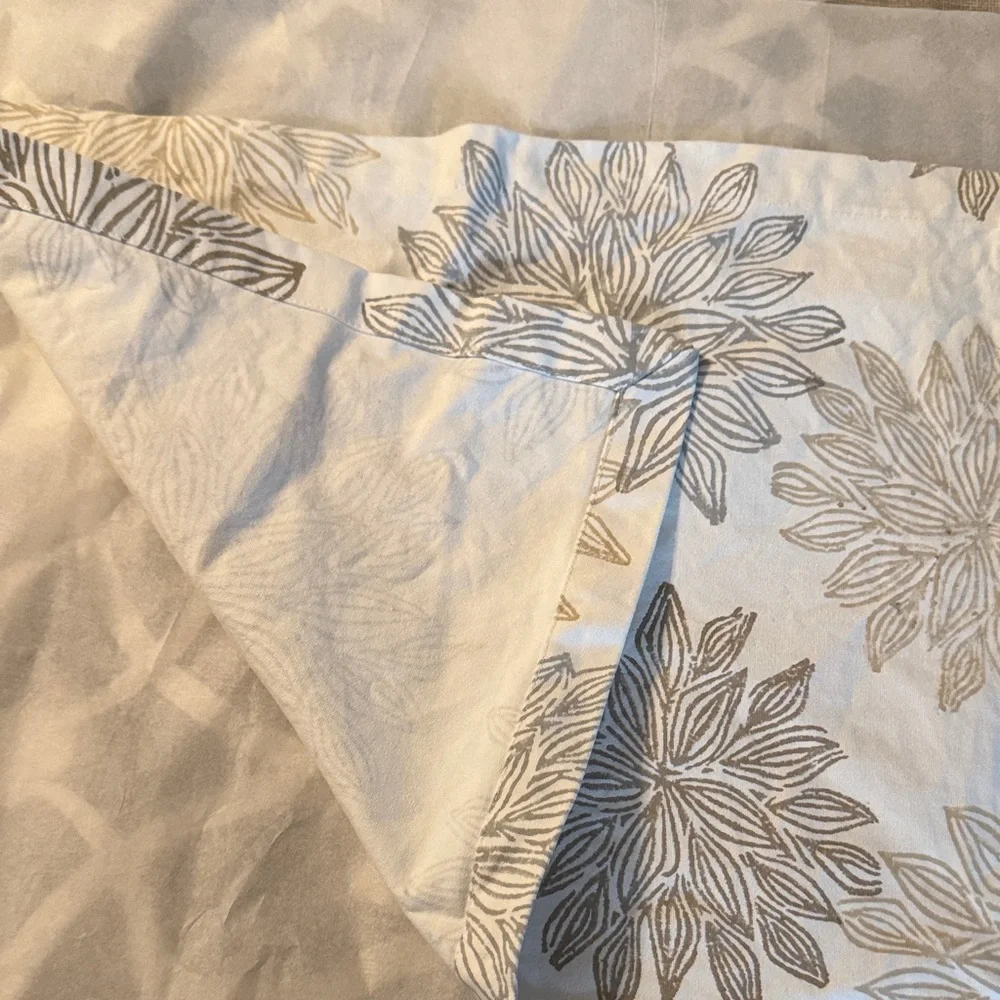 8 Elegant Floral Placemat